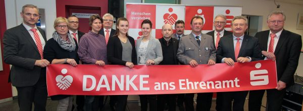 Sparkasse unterstützt die Region mit fast 600.000 € und würdigt ehrenamtliche Leistungen.