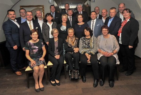 Sparkasse Passau ehrt 22 Mitarbeiterinnen und Mitarbeiter