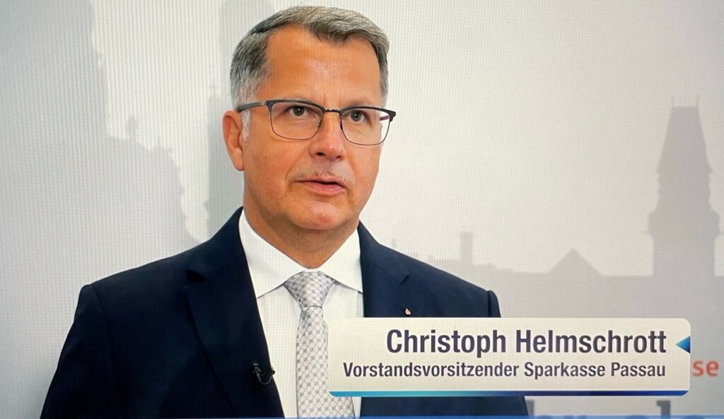 Niederbayern TV im Interview mit Christoph Helmschrott zur MutMACHER Veranstaltung