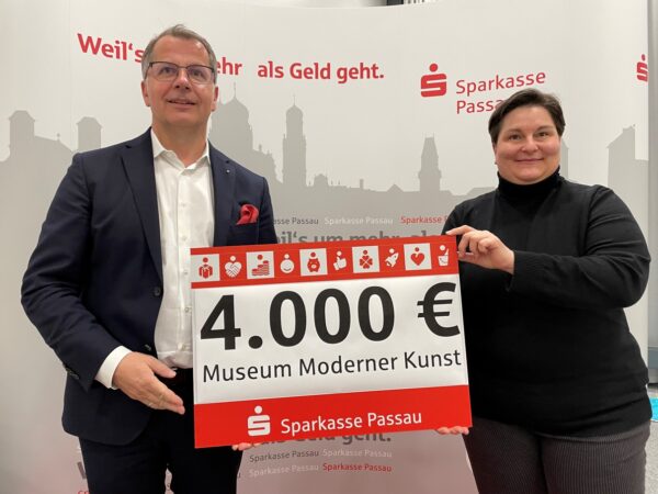 Sparkasse Passau unterstützt engagierte Museumsarbeit des MMK