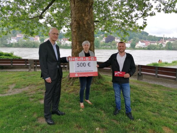 Sparkasse spendet 500 Euro für das Lukas-Kern-Kinderheim