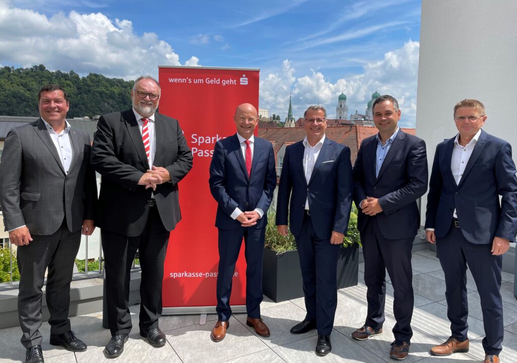 Präsident des Sparkassenverbandes Bayern besucht Passau