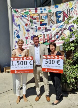 Geburtstagsgeschenk der Sparkasse Passau für den Kinderschutzbund Passau und das Ferienprogramm.