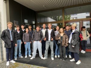 Mutmacher-Initiative an der Realschule Passau:
interaktive Schulstunde zum Thema „Schuldenfalle vermeiden. 