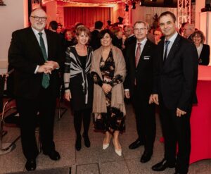 „Wenn wir wollen, dass nicht Hasenfüßigkeit regiert, sondern Weitblick und Mut, dann sollten wir den Verantwortlichen besser den Rücken stärken, als dass wir uns regelmäßig im Motzen und im Meckern verlieren