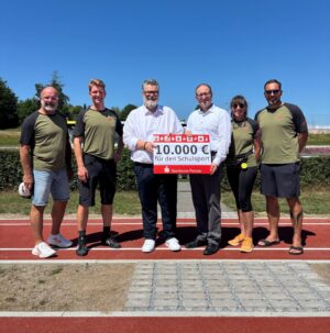 Mit 10.000 Euro stärkt die Sparkasse Passau erneut den Schulsport in Stadt und Landkreis Passau.